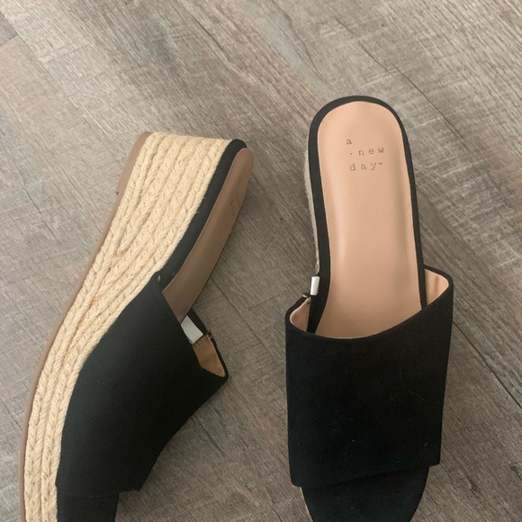 A New Day suede Wedge Sandals - size 8 - Picture 2 of 3